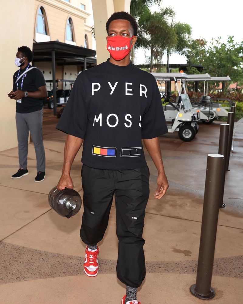 他是队长 他是队长